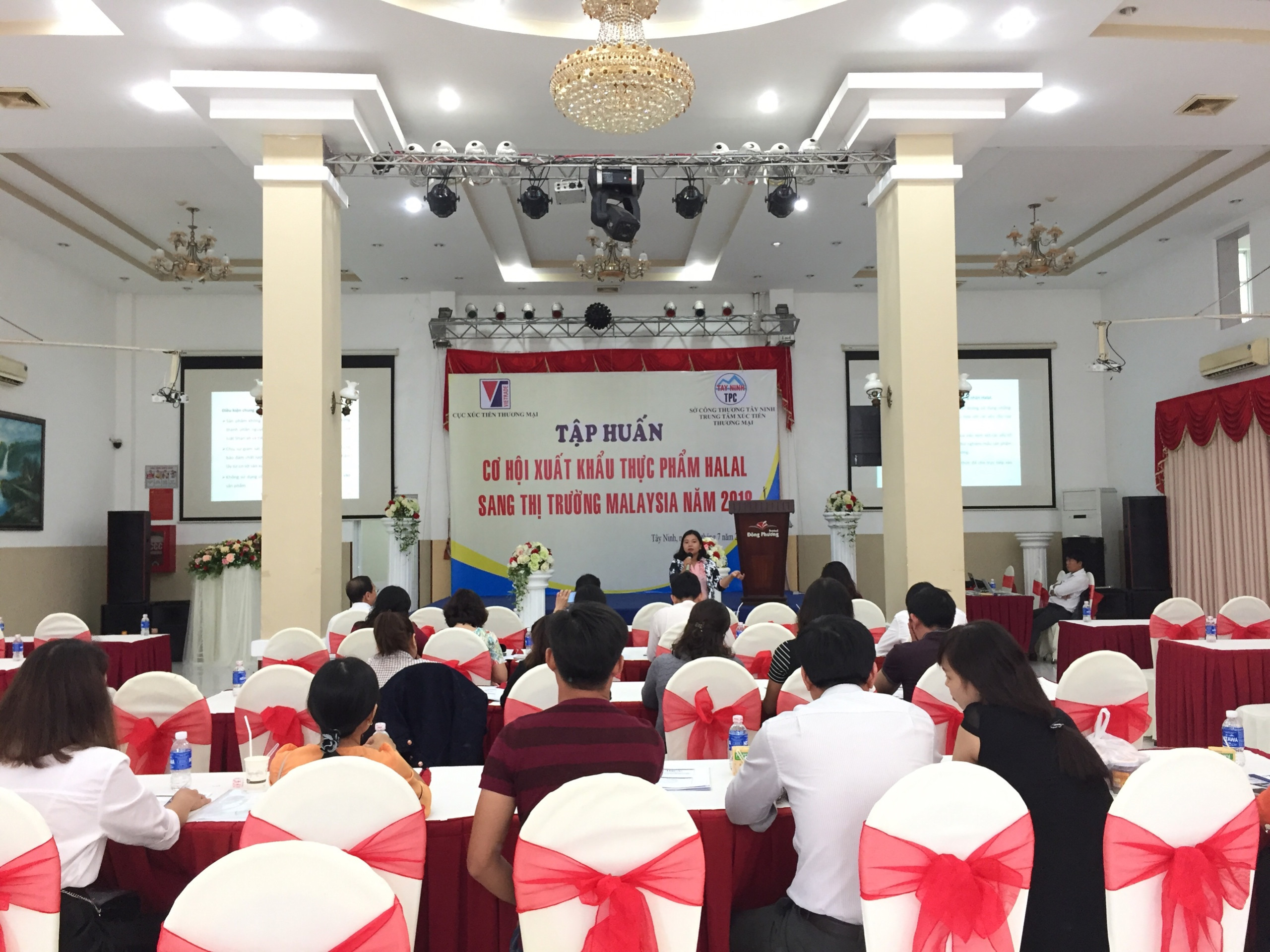 quang canh lop hoc.jpg